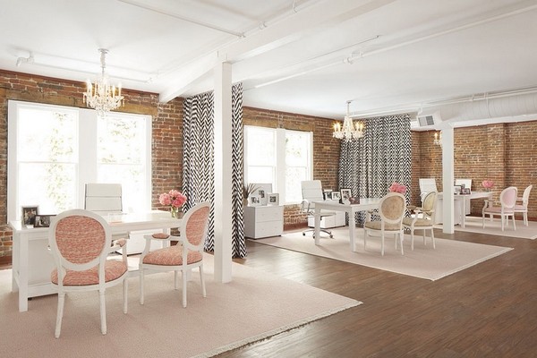 上海辦公家具廠家——碧江辦公家具為蔚藍海岸打造的化妝區(qū):水晶燈 上海辦公家具廠家——碧江辦公家具為蔚藍海岸打造的化妝區(qū):水晶燈