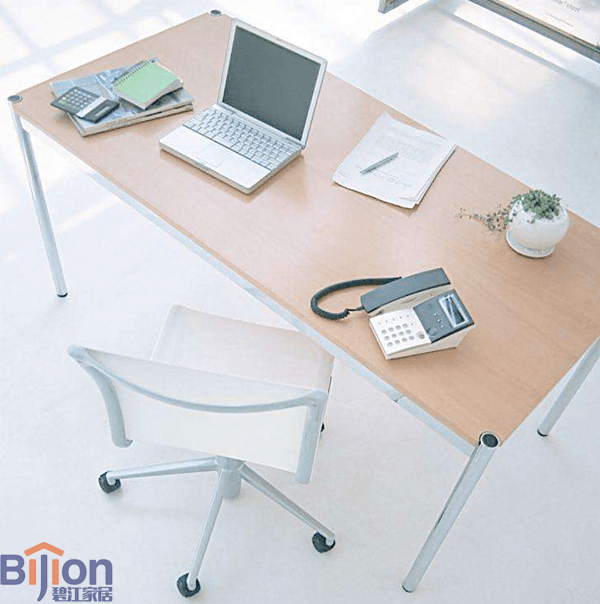 如何選購(gòu)多功能辦公桌的功能和風(fēng)格? 多功能辦公桌